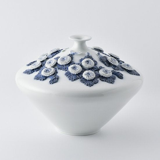 Mikawachi porcelain vase "Chrysanthemum Ornament "